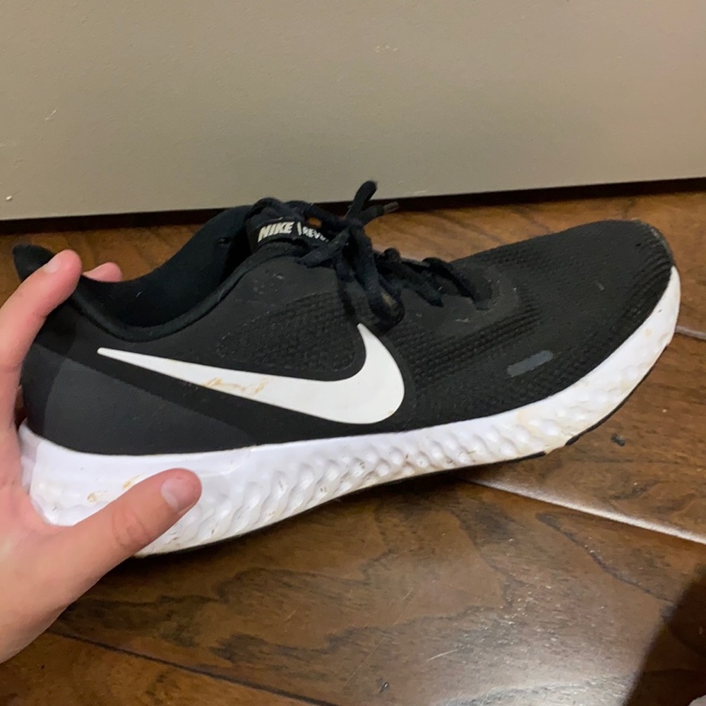 Nike revolution tennis shoes